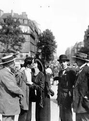 Die letzten Küsse am Gare de Lyon, Paris, vor der Abreise in den Krieg, 10-20 August 1914